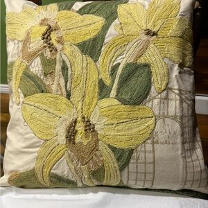 Pottery Barn Floral Embroidered Throw Pillow❗️